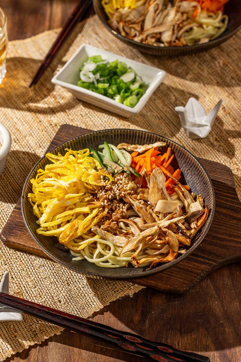 Easy Cold Sesame Noodles with Shredded Mushrooms (杏鮑菇涼麵)